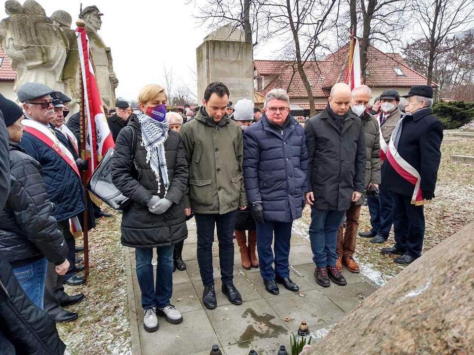 Czołowi przedstawiciele radomskiej Lewicy złożyli kwiaty na grobach żołnierzy Armii Czerwonej / fot. Wiosna Ziemia Radomska