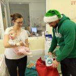 Zielony Mikołaj odwiedził dzieci w szpitalu