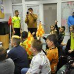 Sędziowie piłkarscy z Mazowieckiego Związku Piłki Nożnej odwiedzili młodych kibiców z Zespołu Szkół Specjalnych i Placówek Oświatowych.