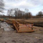 Mimo zimy w kalendarzu ruszyły prace związane z budową ścieżki dydaktyczno-ekologicznej nad rzeką Zwolenką.