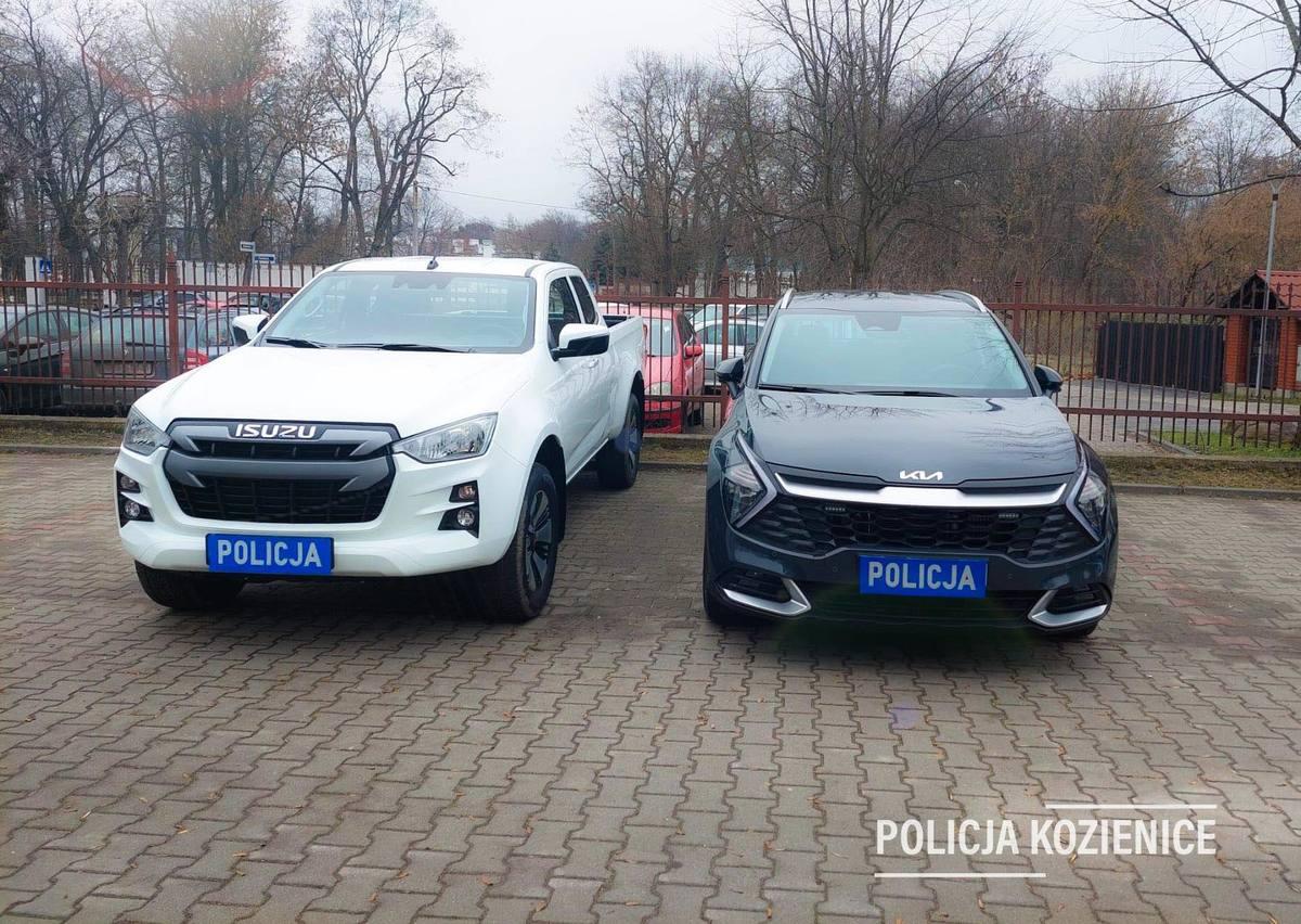 Kolejne dwa radiowozy trafiły do Komendy Powiatowej Policji w Kozienicach. Nowoczesne, terenowe pojazdy bardzo dobrze sprawdzą się w pracy na zróżnicowanym terenie.
