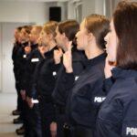 Nowi funkcjonariusze w szeregach mazowieckiej Policji. W trakcie ślubowania doszło do niecodziennej sytuacji.