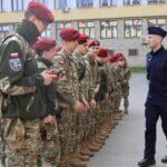 W czwartek 30 marca 2023 uczniowie klas mundurowych zwiedzali Komendę Wojewódzką Policji z siedzibą w Radomiu.