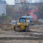 Na nowym stadionie Radomiaka ruszyły prace przy budowie głównej płyty boiska. Jak aktualnie wygląda obiekt?