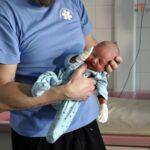 W Mazowieckim Szpitalu Specjalistycznym ruszył pilotażowy program prawidłowej pielęgnacji wczesnorozwojowej noworodków.