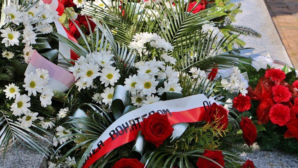 16 kwietnia 2023 r. mieszkańcy Pionek oddali hołd poległym bohaterom przed pomnikiem Gloria Victis w 79. rocznicę tragicznego wydarzenia – rozstrzelania dziesięciu partyzantów przez niemieckiego okupanta.