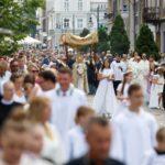 Ulicami Radomia przeszła procesja Bożego Ciała. Główne uroczystości poprzedziła Msza święta w katedrze.