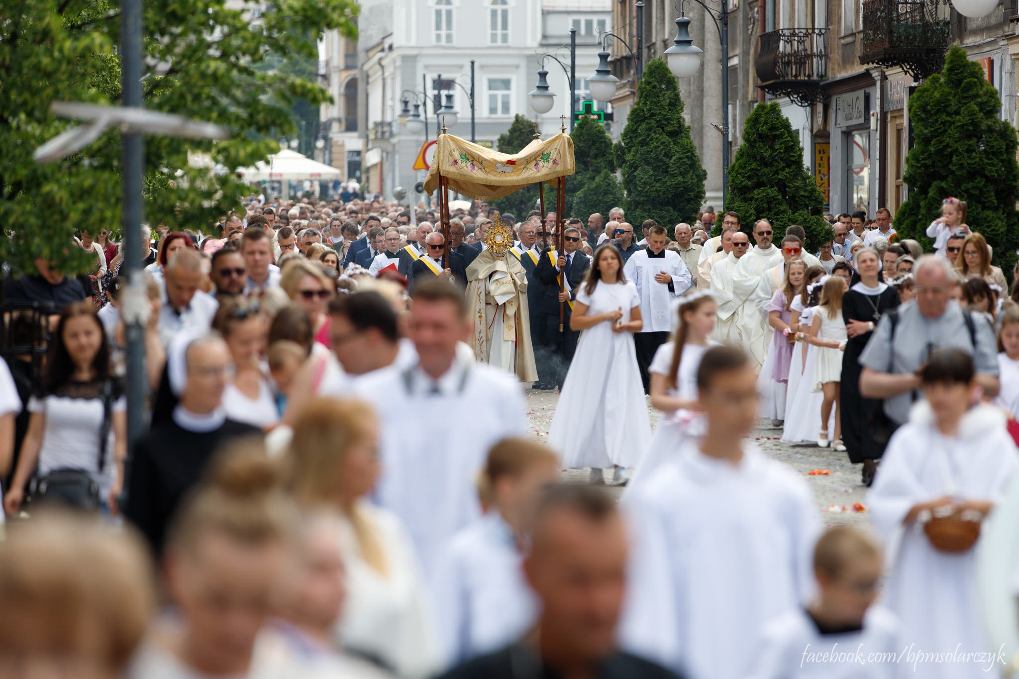 Ulicami Radomia przeszła procesja Bożego Ciała. Główne uroczystości poprzedziła Msza święta w katedrze.