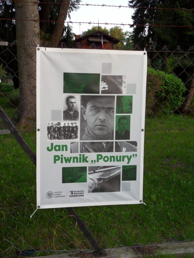W związku z przypadającą w tym roku okrągłą - 80. rocznicą powstania Zgrupowań Partyzanckich AK „Ponury” odbyło się spotkanie poświęcone cichociemnemu — Janowi Piwnikowi „Ponuremu”.