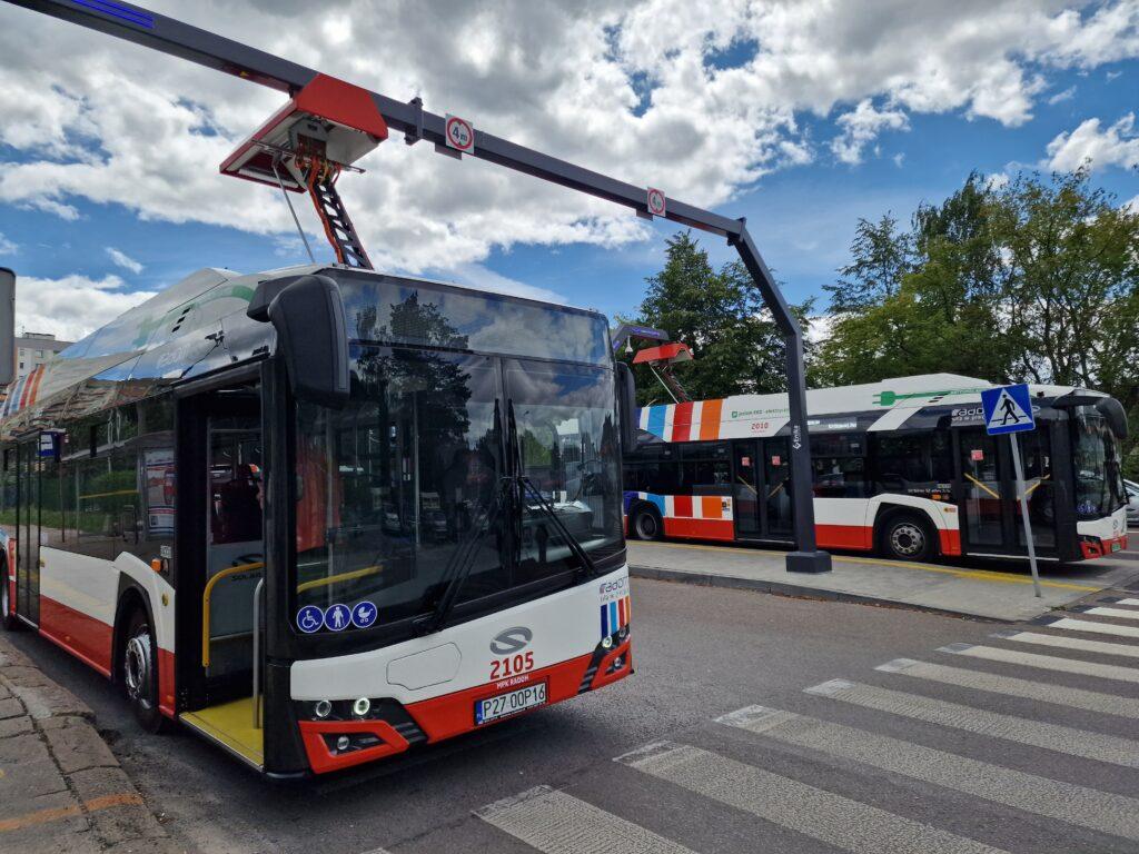 „MEGAMOCNY” i „ENERGICZNY JAMNIK”, to 24-ty i 25-ty autobus elektryczny, który zasilił flotę Miejskiego Przedsiębiorstwa Komunikacji w Radomiu!