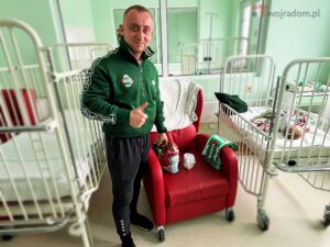 Zielony Mikołaj odwiedził Mazowiecki Szpital Specjalistyczny. Było mnóstwo uśmiechu i radości!