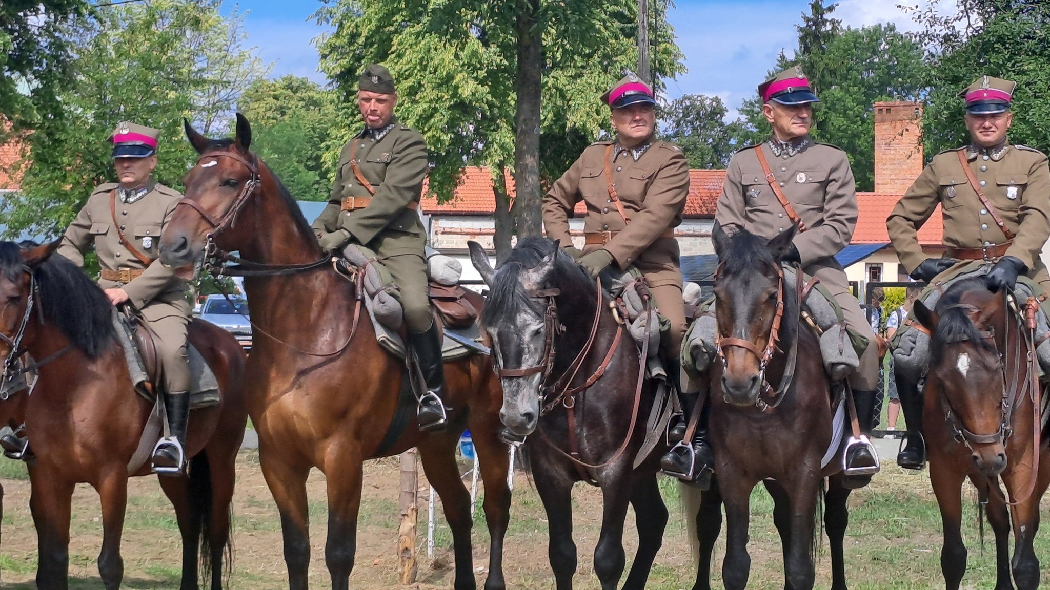 W Zespole Szkół Zawodowych im. mjr. H. Dobrzańskiego „Hubala” odbędzie się Piknik Kawaleryjski. Program wydarzenia jest bogaty i obejmuje m.in. pokazy grup rekonstrukcyjnych oraz grę terenową „Śladami II wojny światowej”.