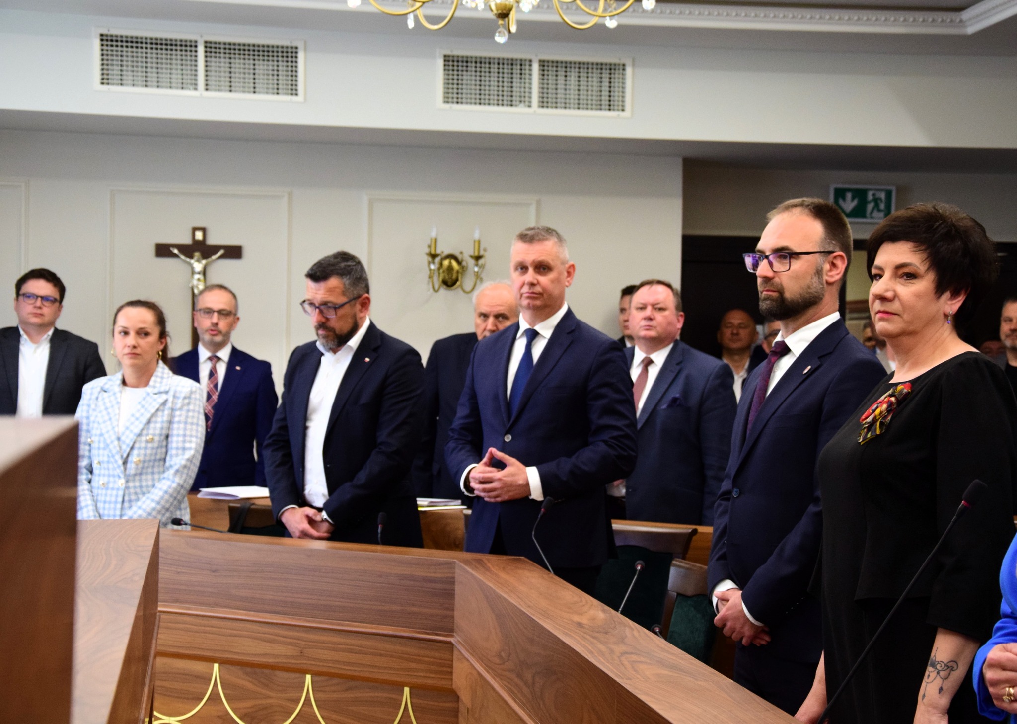 Wojewoda Mazowiecki, Mariusz Frankowski, podjął decyzję w sprawie mandatu radnego Łukasza Podlewskiego. Postępowanie zakończyło się rozstrzygnięciem na korzyść radnego – zachowa on swoją funkcję.