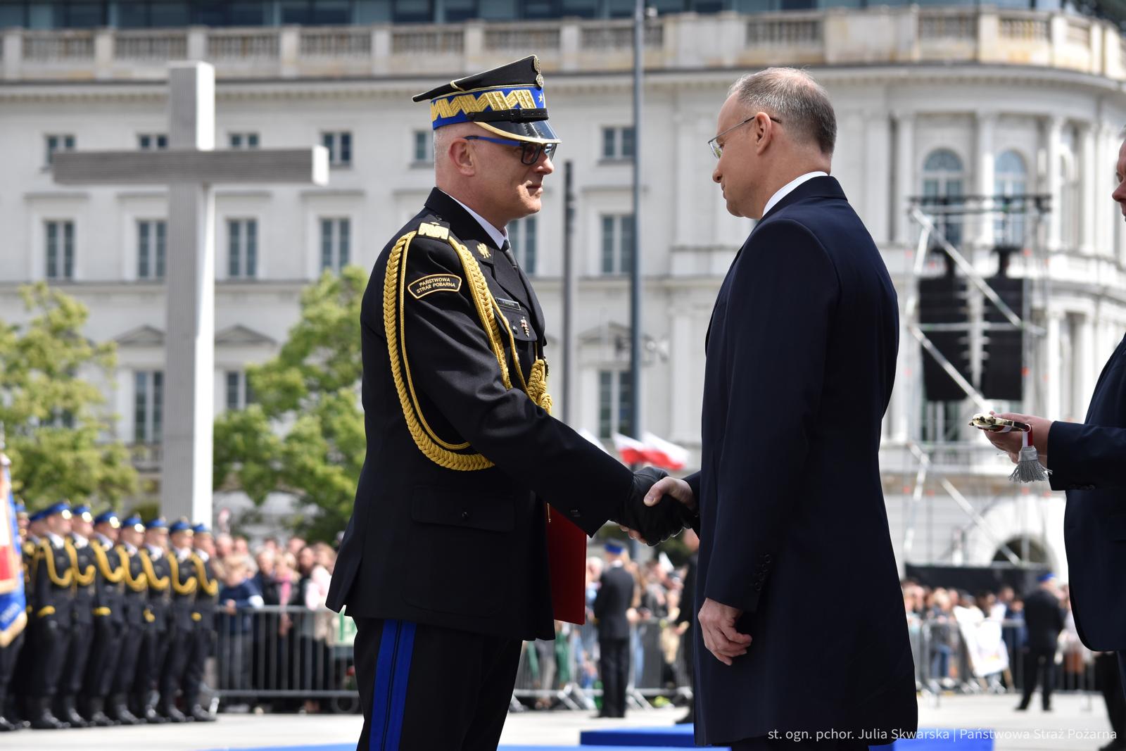 Paweł Frysztak, pochodzący z Radomia oficer Państwowej Straży Pożarnej, odebrał nominację generalską z rąk prezydenta RP Andrzeja Dudy podczas centralnych obchodów Dnia Strażaka, które odbyły się 4 maja w Warszawie. Awans na stopień nadbrygadiera, który w strukturze PSP odpowiada randze generała, został nadany na wniosek ministra spraw wewnętrznych i administracji Tomasza Siemoniaka.
