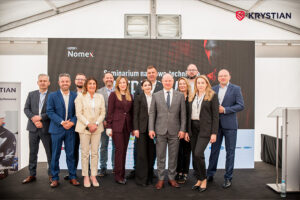 W ostatnim tygodniu maja Przysucha stała się epicentrum innowacji w dziedzinie testowania odzieży ochronnej. To tutaj, w nowoczesnym Centrum Logistycznym PW Krystian, odbyło się Seminarium Naukowo-Techniczne Thermo-Man®. Wydarzenie, które trwało od 26 do 30 maja, przyciągnęło niemal 400 uczestników i ustanowiło nowy standard dla branżowych pokazów technologicznych w Europie.