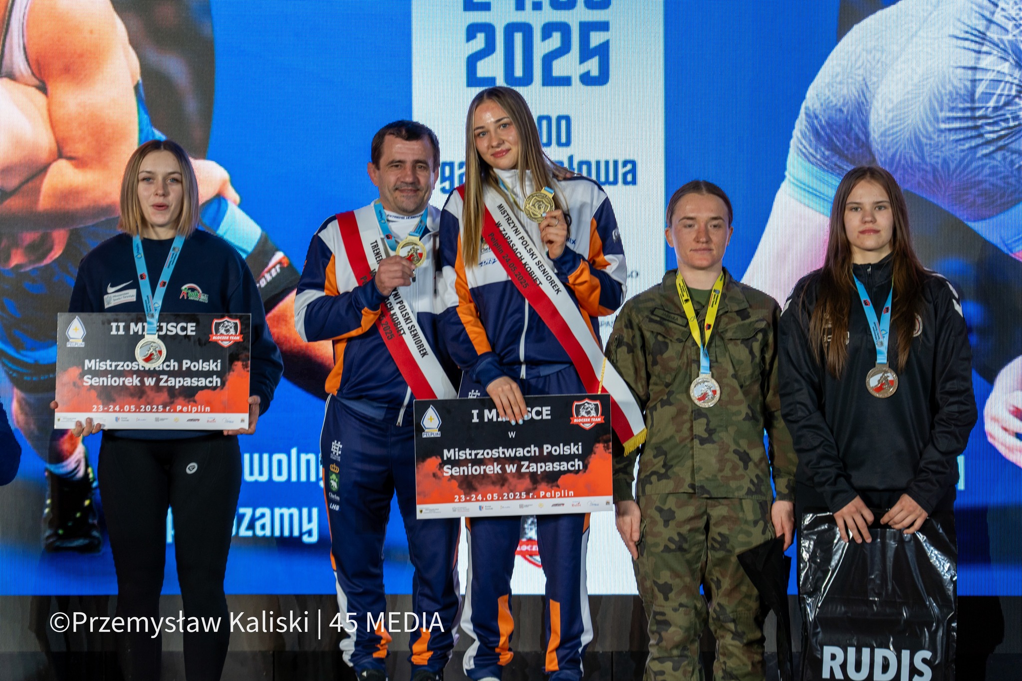 Wielki sukces radomskiego sportu! Natalia Zaręba, podopieczna trenerki Urszuli Węgrzyckiej, zdobyła złoty medal Mistrzostw Polski Juniorek w zapasach kobiet.