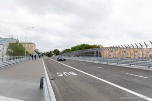 W piątek, 27 czerwca, w Radomiu oficjalnie otwarto nowy wiadukt drogowy w ciągu ulicy Żeromskiego oraz przystanek kolejowy Radom Wschodni. To jedna z najważniejszych inwestycji infrastrukturalnych ostatnich lat w mieście. W uroczystości wziął udział m.in. minister infrastruktury Dariusz Klimczak.