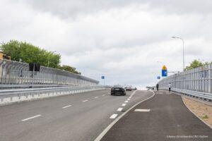 W piątek, 27 czerwca, w Radomiu oficjalnie otwarto nowy wiadukt drogowy w ciągu ulicy Żeromskiego oraz przystanek kolejowy Radom Wschodni. To jedna z najważniejszych inwestycji infrastrukturalnych ostatnich lat w mieście. W uroczystości wziął udział m.in. minister infrastruktury Dariusz Klimczak.