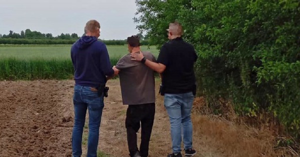 Niecodzienne zdarzenie w powiecie lipskim. Policjanci prowadzili intensywne poszukiwania 32-letniego mężczyzny, który podczas pracy w polu nagle porzucił ciągnik rolniczy i oddalił się w nieznanym kierunku. Dzięki szybkiej reakcji służb, zaginionego udało się odnaleźć po kilku godzinach.