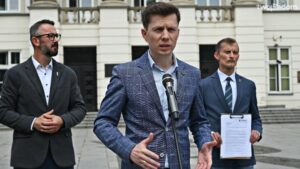 W środę, 18 czerwca na placu Corazziego w Radomiu odbyła się konferencja prasowa zorganizowana przez radomskie struktury Ruchu Narodowego. Tematem spotkania były kontrowersyjne nagrania ujawnione przez TV Republikę, przedstawiające rozmowę premiera Donalda Tuska z Romanem Giertychem. W jej trakcie padły słowa, które wywołały burzę – szef rządu miał określić mieszkańców Radomia mianem „zjeb*w”.