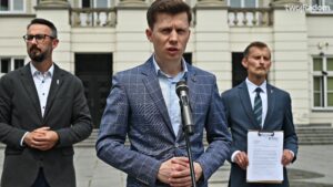 W środę, 18 czerwca na placu Corazziego w Radomiu odbyła się konferencja prasowa zorganizowana przez radomskie struktury Ruchu Narodowego. Tematem spotkania były kontrowersyjne nagrania ujawnione przez TV Republikę, przedstawiające rozmowę premiera Donalda Tuska z Romanem Giertychem. W jej trakcie padły słowa, które wywołały burzę – szef rządu miał określić mieszkańców Radomia mianem „zjeb*w”.