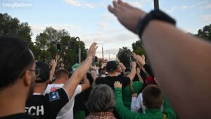Kibice Radomiaka upamiętnili 49. rocznicę Czerwca ’76 marszem w centrum Radomia. Fani Zielonych przeszli od rynku pod pomnik wydarzeń czerwcowych, gdzie złożyli kwiaty. Całe wydarzenie uświetniły odpalone race.