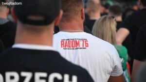 Kibice Radomiaka upamiętnili 49. rocznicę Czerwca ’76 marszem w centrum Radomia. Fani Zielonych przeszli od rynku pod pomnik wydarzeń czerwcowych, gdzie złożyli kwiaty. Całe wydarzenie uświetniły odpalone race.