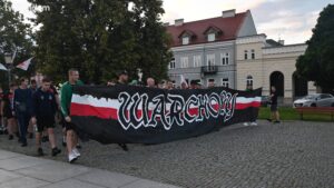 Kibice Radomiaka upamiętnili 49. rocznicę Czerwca ’76 marszem w centrum Radomia. Fani Zielonych przeszli od rynku pod pomnik wydarzeń czerwcowych, gdzie złożyli kwiaty. Całe wydarzenie uświetniły odpalone race.