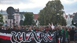 Kibice Radomiaka upamiętnili 49. rocznicę Czerwca ’76 marszem w centrum Radomia. Fani Zielonych przeszli od rynku pod pomnik wydarzeń czerwcowych, gdzie złożyli kwiaty. Całe wydarzenie uświetniły odpalone race.