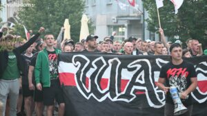 Kibice Radomiaka upamiętnili 49. rocznicę Czerwca ’76 marszem w centrum Radomia. Fani Zielonych przeszli od rynku pod pomnik wydarzeń czerwcowych, gdzie złożyli kwiaty. Całe wydarzenie uświetniły odpalone race.