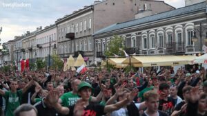 Kibice Radomiaka upamiętnili 49. rocznicę Czerwca ’76 marszem w centrum Radomia. Fani Zielonych przeszli od rynku pod pomnik wydarzeń czerwcowych, gdzie złożyli kwiaty. Całe wydarzenie uświetniły odpalone race.