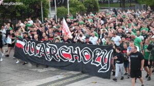 Kibice Radomiaka upamiętnili 49. rocznicę Czerwca ’76 marszem w centrum Radomia. Fani Zielonych przeszli od rynku pod pomnik wydarzeń czerwcowych, gdzie złożyli kwiaty. Całe wydarzenie uświetniły odpalone race.