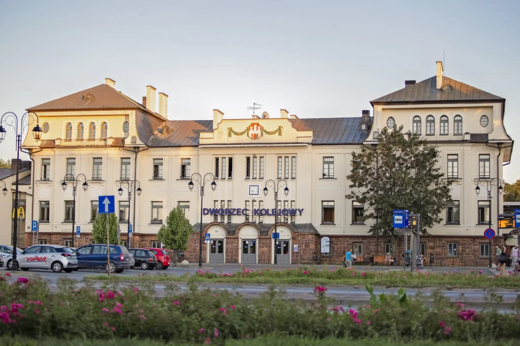 Dworzec kolejowy w Radomiu będzie nosić imię Jana Blocha. Niebawem odbędzie się uroczystość nadania patronatu, podczas której zostanie odsłonięta pamiątkowa tablica poświęcona tej postaci.