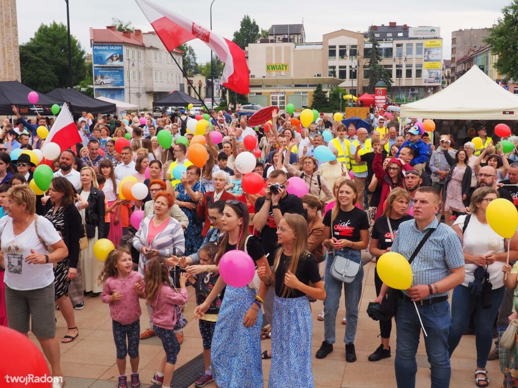W niedzielę, 8 czerwca 2025 roku, na ulice Radomia wyjdą rodziny, by wspólnie świętować życie i okazać przywiązanie do tradycyjnych wartości. Tegoroczny Marsz dla Życia i Rodziny odbędzie się pod hasłem „Przyszłość dzieci w naszych rękach”. Organizatorzy zapowiadają, że będzie to pełne radości wydarzenie dla całych rodzin.