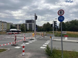 Stowarzyszenie Zielona Akcja Reaktywacja wystosowało pismo do Miejskiego Zarządu Dróg i Komunikacji w Radomiu, w którym domaga się przywrócenia możliwości legalnego przejścia pieszym na odcinku ul. Struga, pomiędzy stacją PKP Radom Gołębiów a przystankiem autobusowym (linie 17, 21, 26) w kierunku Śródmieścia.