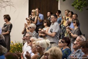 Cykl letnich koncertów pod hasłem „Lato z ROK-iem” zainaugurował występ Radomskiej Orkiestry Kameralnej. W sobotni wieczór dziedziniec Muzeum im. Jacka Malczewskiego wypełniła muzyka klasyczna – publiczność mogła usłyszeć utwory Antonio Vivaldiego, Georga Philippa Telemanna oraz Michała Radziwiłła. Na scenie wystąpili także soliści orkiestry oraz akordeonista Piotr Zarzyka.