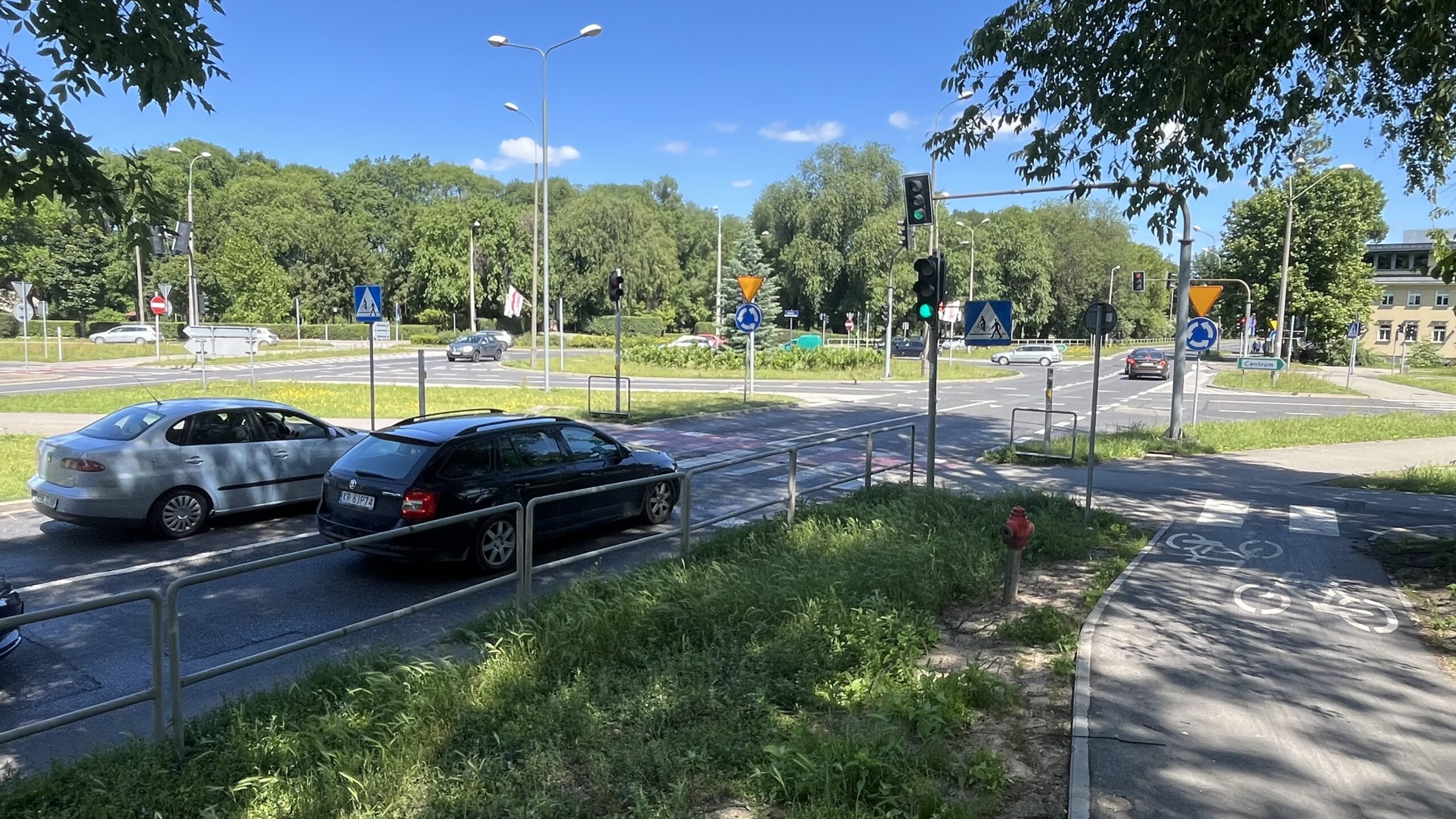 Miejski Zarząd Dróg i Komunikacji w Radomiu podpisał umowę z firmą Strabag Sp. z o.o. na budowę węzła przesiadkowego na Placu Kotlarza. Inwestycja ma usprawnić funkcjonowanie komunikacji miejskiej i ułatwić pasażerom przesiadanie się między poszczególnymi liniami autobusowymi.