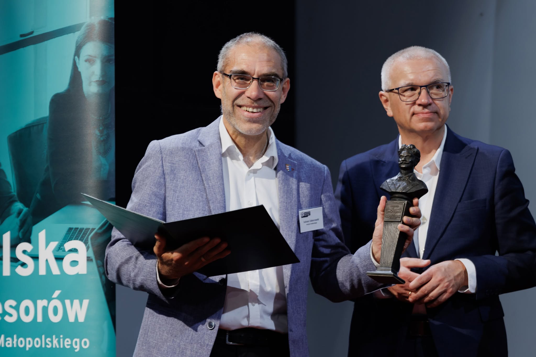 Dr Łukasz Zaborowski, ekspert Instytutu Sobieskiego i prezes Radomskiego Towarzystwa Naukowego, został laureatem Statuetki Jana Szczepanika w kategorii naukowej. Wyróżnienie wręczono podczas II Forum Rozwoju Regionalnego. Zaborowski jest autorem publikacji dotyczących m.in. podziału administracyjnego Polski, deglomeracji i rozwoju transportu publicznego.